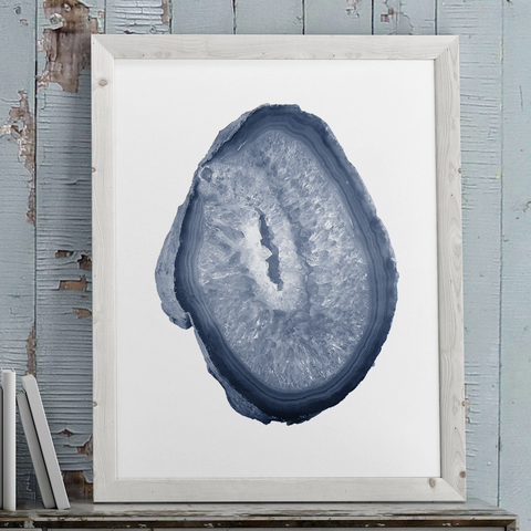 Agat crystal print in calm, blue tones.